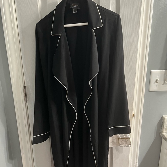 Contemporary Fashion Robe - Picture 4 of 5
